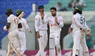 মিরাজের অলরাউন্ড পারফরম্যান্সে ইনিংস ব্যবধানে জিতল বাংলাদেশ