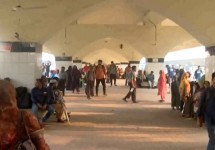 তিন দিনের ছুটিতে রাজধানী ছাড়ছেন অনেকেই