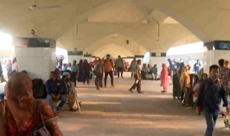 তিন দিনের ছুটিতে রাজধানী ছাড়ছেন অনেকেই