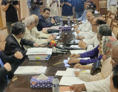 সরকার ও ঐকমত্য কমিশনের সুনির্দিষ্ট এজেন্ডা নেই : আলী রীয়াজ