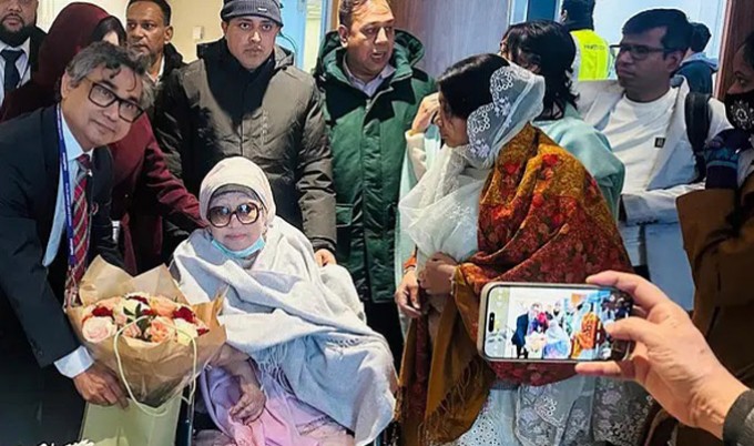খালেদা জিয়ার দেশে ফেরা একদিন পেছালো, ফিরবেন ৬ মে