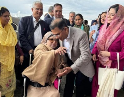 এয়ার অ্যাম্বুলেন্সে ঢাকার পথে খালেদা জিয়া
