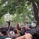 আহত ৩৮ জন ঢামেকে, কাকরাইল না ছাড়ার ঘোষণা জবি শিক্ষক-শিক্ষার্থীদের