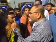 বিক্ষোভের মুখে মেজাজ হারালেন ঢাবি ভিসি, ‘মার বেটা আমাকে, মার’