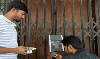 পূর্ণ দিবস ধর্মঘট ঘোষণা, ঢাবির একাডেমিক-প্রশাসনিক ভবনে তালা