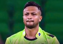 সুযোগ পাননি রিশাদ-মিরাজ, মাঠে নেমে উইকেট নিলেন সাকিব