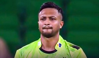 সুযোগ পাননি রিশাদ-মিরাজ, মাঠে নেমে উইকেট নিলেন সাকিব