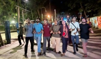 এবার ঢাবিতে মশাল মিছিলে উত্তেজনা, শিক্ষার্থীদের ‘ভুয়া ভুয়া’ দুয়োধ্বনি