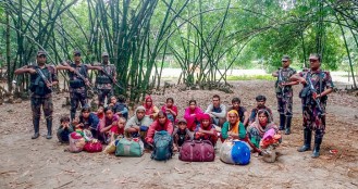 শিবগঞ্জ সীমান্তে ২০ জনকে বিএসএফের পুশ ইন