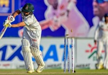 মাইলফলক ছোঁয়া হলো না, আক্ষেপ নিয়ে শেষ বাংলাদেশের ইনিংস