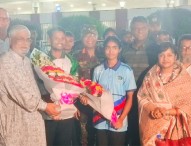 সিঙ্গাপুর থেকে দেশে ফিরলো স্বর্ণজয়ী আলিফসহ আর্চারি দল
