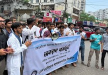 হল ত্যাগ না করার সিদ্ধান্ত ঢাকা মেডিকেল শিক্ষার্থীদের, চলবে কর্মসূচি
