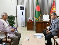 প্রধান উপদেষ্টার সঙ্গে সাক্ষাৎ করেছেন সিইসি