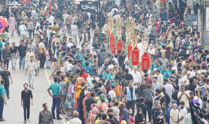 কঠোর নিরাপত্তায় রাজধানীতে তাজিয়া মিছিল অনুষ্ঠিত