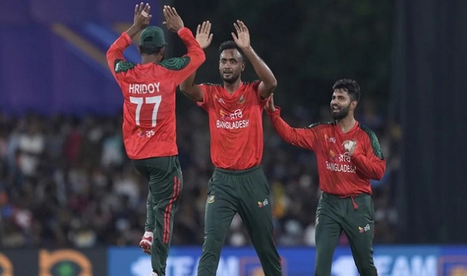 লঙ্কানদের ধসিয়ে বড় জয়ে সিরিজে ফিরল বাংলাদেশ