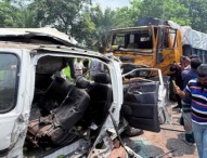 নাটোরে মাইক্রোবাস ও ট্রাকের মুখোমুখি সংঘর্ষে নিহত ৬