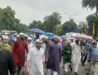 বৃষ্টি উপেক্ষা করে মানিক মিয়া এভিনিউয়ে জনতার ঢল