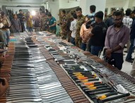 নিউমার্কেটে সেনাবাহিনীর অভিযানে সহস্রাধিক ধারালো অস্ত্র উদ্ধার